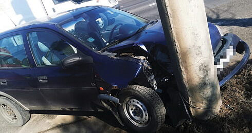 Un tanar de 18 ani din Marginea a ramas fara permisul de conducere eliberat de autoritatiile britanice dupa ce a condus baut si a intrat intr un stalp de electricitate