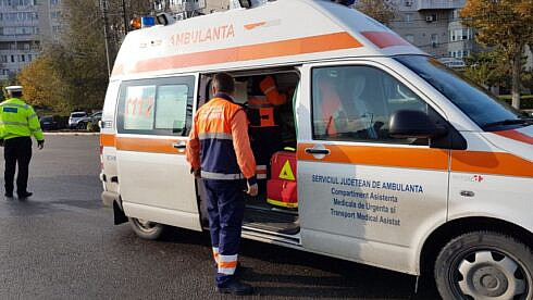 Un tanar de 19 ani a ramas cu un picior amputat dupa ce a fost lovit de o masina in Suceava