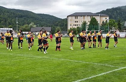 Vicepresedintele CJ Stelian Simerea in tribune la meciul de rugby dintre Gura Humorului si Steaua Cand am timp vin cu placere la meciurile de acasa si ma bucur sa vad cata pasiune exista in jurul acestei echipe