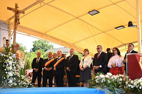 Vicepresedintele Consiliului Judetean Nicolae Robu pelerin la sarbatoarea Adormirii Maicii Domnului de la Basilica Minor din Cacica