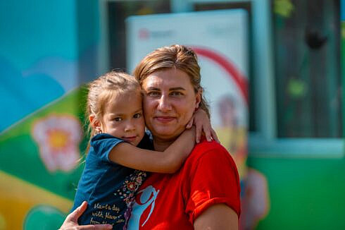 ancheta 58 dintre copiii ai caror parinti lucreaza in strainatate doresc ca acestia sa se intoarca in romania in timp ce 20 ar prefera sa se mute ei in tara in care muncesc parintii