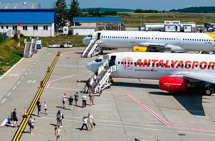 dublu record aeroportul suceava depaseste pentru a doua luna la rand 100000 de calatori sholdan ne aflam pe locul sase la traficul total de pasageri si pe patru la traficul catre destinatiile din afara spatiului schengen