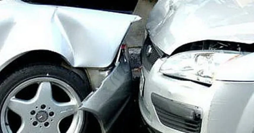 Accident la Liteni: două mașini s-au ciocnit din cauza neacordării de prioritate