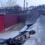Adolescenți cu motocicletă furată, accident în Dărmănești