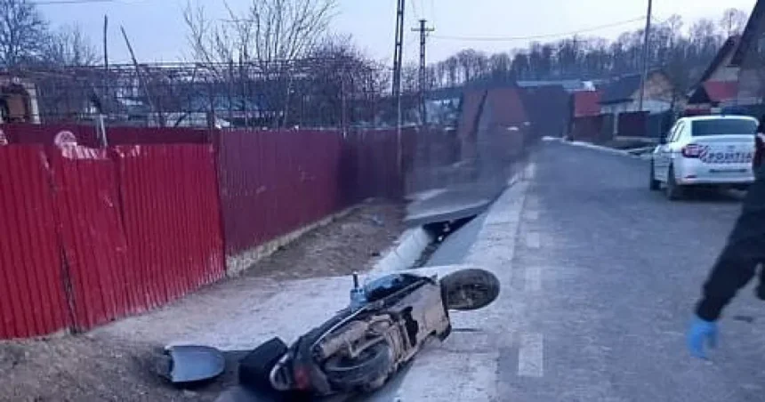 Adolescenți cu motocicletă furată, accident în Dărmănești