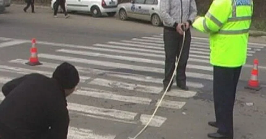 Bărbat accidentat pe trecerea de pietoni din Rădăuți, proiectat pe șosea de o mașină