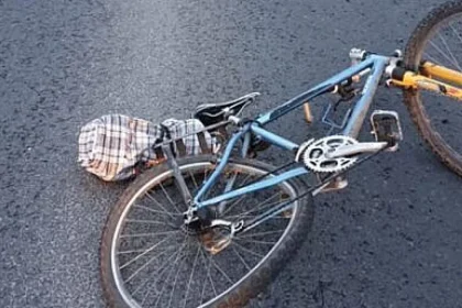 Bărbat beat, căzut cu bicicleta lângă o școală din Zvoriștea