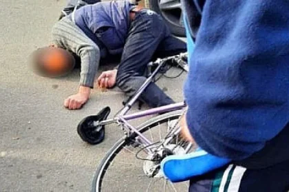Bărbat cu alcoolemie de 1,35 mg/l, spitalizat după ce a căzut de pe bicicletă