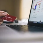 Bărbat păcălit pe OLX cu 480 de lei când încerca să vândă o pereche de căști