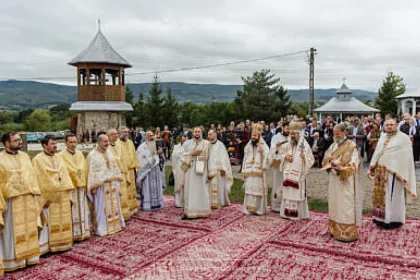 Binecuvântare arhierească la Pârteștii de Jos II, în ajun de hram