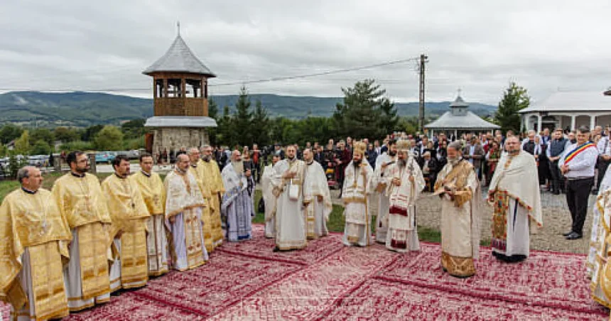 Binecuvântare arhierească la Pârteștii de Jos II, în ajun de hram