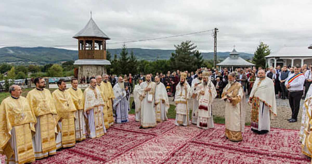 Binecuvântare arhierească la Pârteștii de Jos II, în ajun de hram