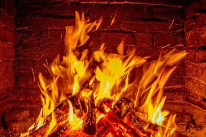 Casă din Horodnic de Jos mistuită de flăcări din cauza coșului de fum