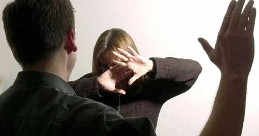 Certă pe banii familiei, bărbatul trimis 5 zile la surghiun de soție