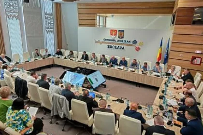 Două femei din Suceava, în situații dificile, primesc câte 2.000 de lei de la CJ Suceava