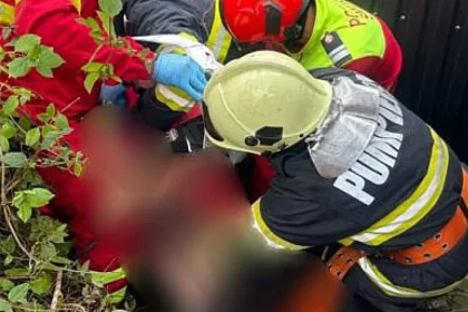 Femeie de 62 de ani, salvată dintr-o fântână de 10 metri, voia să se sinucidă