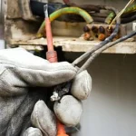 Hoț de energie electrică depistat în satul Holdița-Broșteni