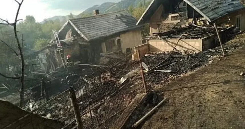 Incendiu devastator la Frasin-Bucșoaia: două case distruse total, una parțial