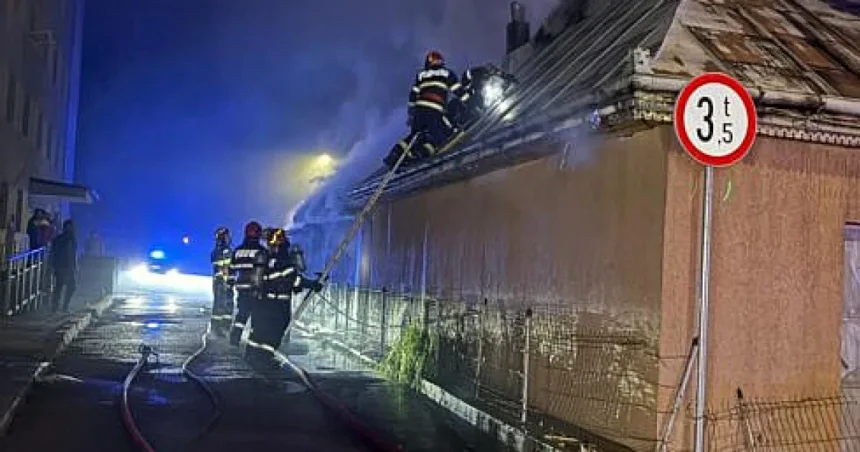 Incendiu la Burdujeni: casă arsă de la țigară, vecină de 85 de ani evacuată
