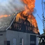 Incendiu la Coșna: pagube de 175.000 de lei, mașini, ATV și semiremorcă distruse