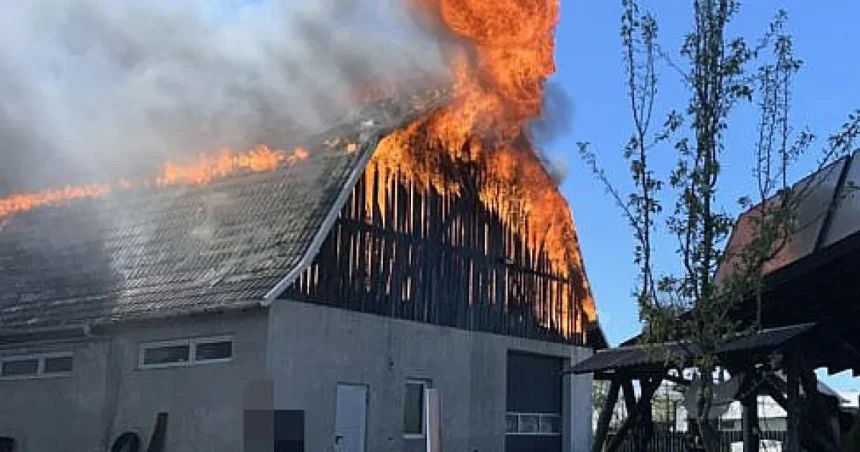 Incendiu la Coșna: pagube de 175.000 de lei, mașini, ATV și semiremorcă distruse