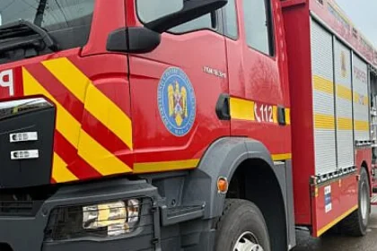 Incendiu la o casă din Mironu, provocat de flăcările unui burlan