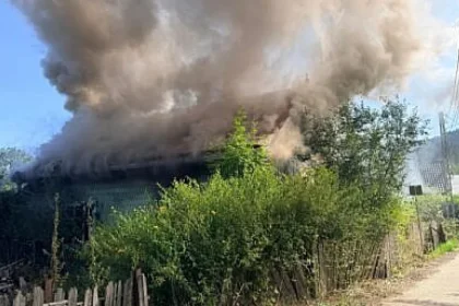 Incendiu la o casă din Sucevița: pagube de 15.000 de euro
