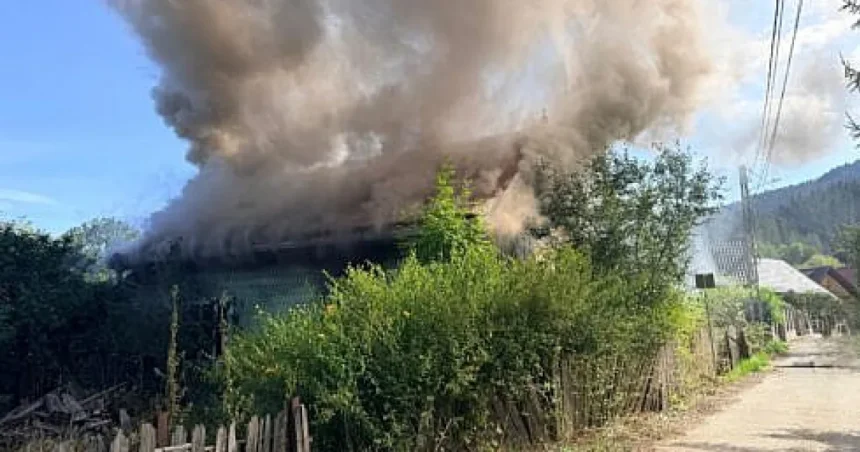 Incendiu la o casă din Sucevița: pagube de 15.000 de euro
