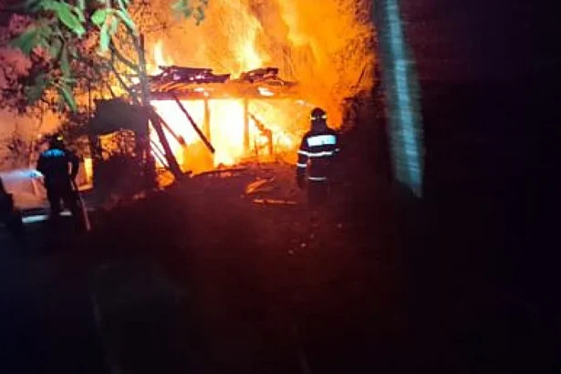 Incendiu provocat intenționat la o locuință din Fălticeni (foto)