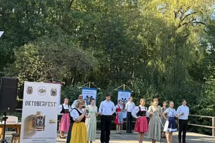 Muzeul Satului Bucovinean din Suceava a căpătat culoare și ritm de Oktoberfest