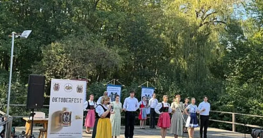 Muzeul Satului Bucovinean din Suceava a căpătat culoare și ritm de Oktoberfest