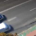 O femeie a fost lovită de o mașină după ce a traversat neregulamentar