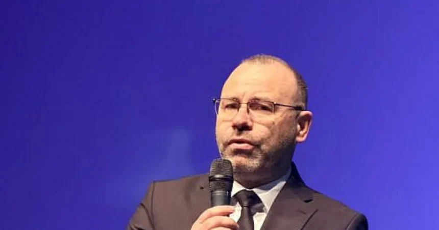 Patru eleve cu media 10 la bacalaureat primesc câte 5.000 de lei de la ISJ