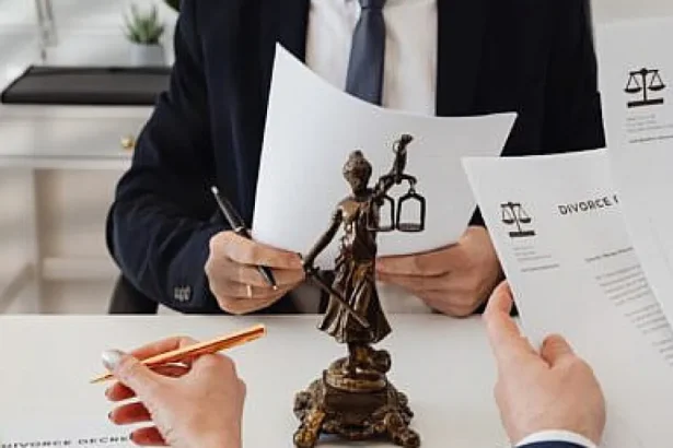 Pensie de întreținere de la fostul soț după divorț? Cum te poate ajuta avocatul