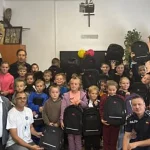 Peste 100 de copii au primit ghiozdane și rechizite școlare