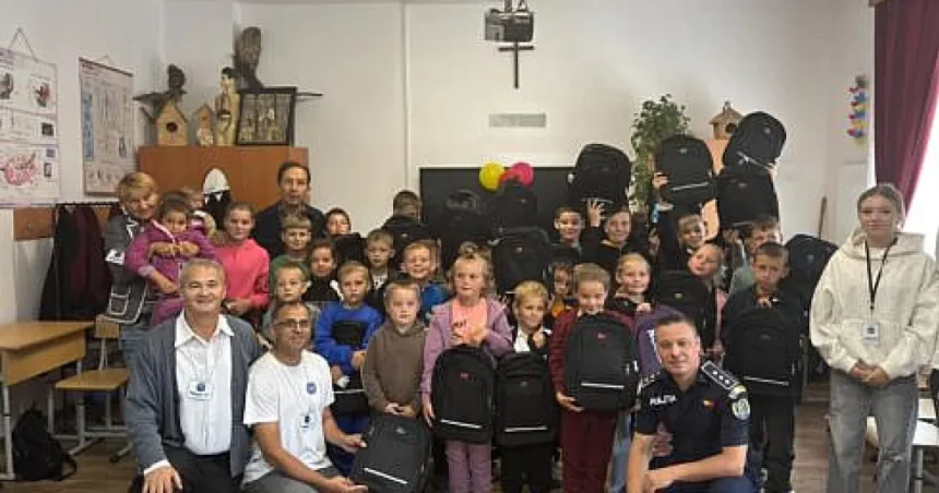 Peste 100 de copii au primit ghiozdane și rechizite școlare