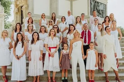 Povestea SheroTalk ajunge la Madrid: „Prima palmă am primit-o în ziua nunții”