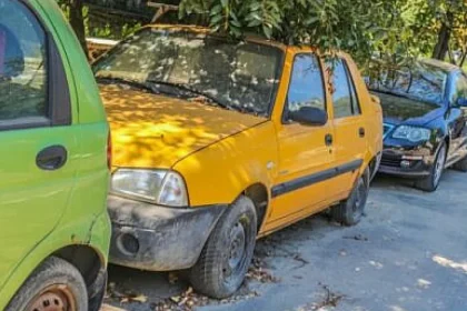 Primăria Suceava vinde la licitație mașini abandonate pentru a face rost de bani