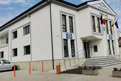 Proiecte de 8,5 milioane de euro blocate la Ipotești de o firmă de construcții