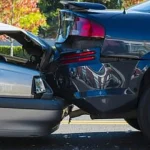 Șofer neatent a intrat cu mașina într-un alt vehicul