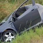 Șoferiță de 21 de ani, accident cu Smart-ul într-un șanț din cauza vitezei