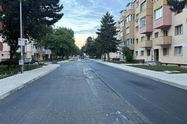 Strada Tineretului din Burdujeni, asfaltată. Rîmbu și Cușnir au verificat lucrarea