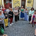 Tăceri suprapuse – Daniela Orăvițanu, o expoziție despre profunzimea expresiei artistice