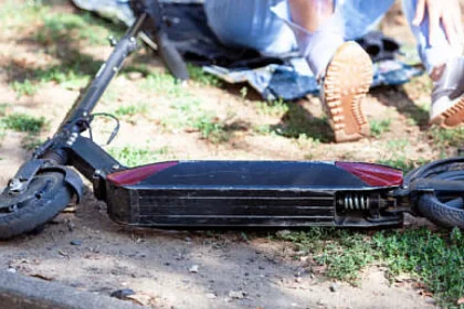 Trotinetistă de 13 ani accidentată de o autoutilitară în timp ce intra în curtea casei