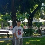 Un tânăr de 17 ani are nevoie de 34.000 de euro pentru operația la coloană