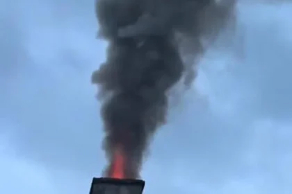 A aprins boilerul de la baie și a izbucnit un incendiu care i-a cuprins casa