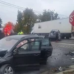 Accident cu un autotren și două autoturisme la Drăgușeni: o persoană rănită