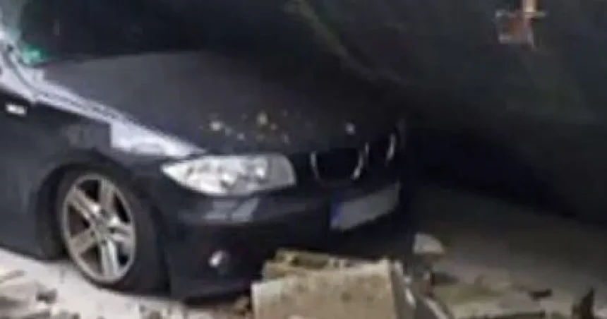 Accident pe DN 17A: Audi din Austria a lovit frontal o mașină și a proiectat-o în zid