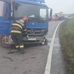 Accident pe E85 la Bunești: șoferiță încarcerată, trafic blocat