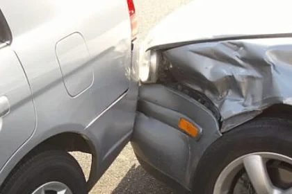 Accident rutier la Șcheia: două femei rănite în urma coliziunii dintre două autoturisme